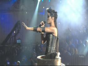Rihanna Disturbia (Live MTV VMA 2008)